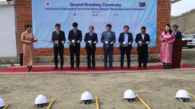 착공식 사진(왼쪽에서 세 번째 유희동 기상청장, 오른쪽에서 세 번째 Enkhtuvshin Sevjid 몽골기상청장)
