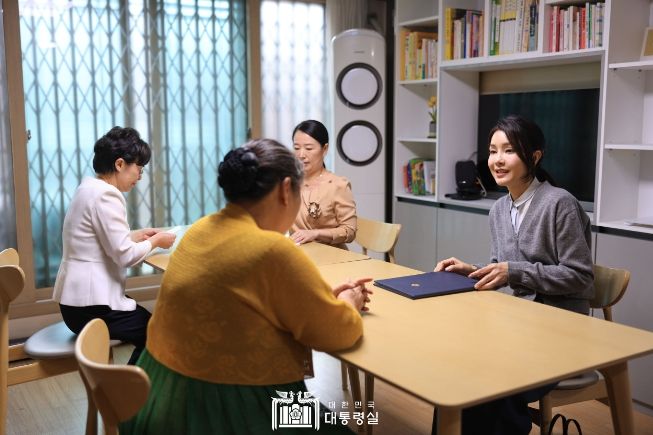 9월 27일 김건희 여사는 미혼모자가족 복지시설 '도담하우스'를 방문했다.