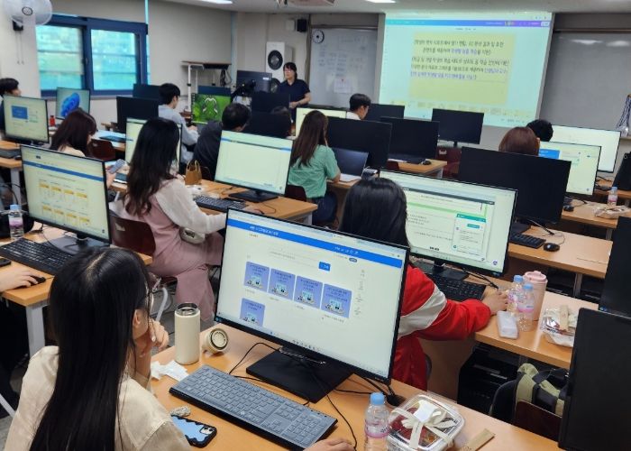 안산교육지원청,'2025 중등 AI 디지털 교과서 활용 길잡이 직무연수'운영