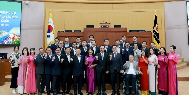 베트남 빈롱성 대표단 접견