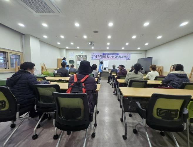 광주시, 어르신 대상 ‘손가락으로 바꾸는 디지털 세상’ 교육 운영