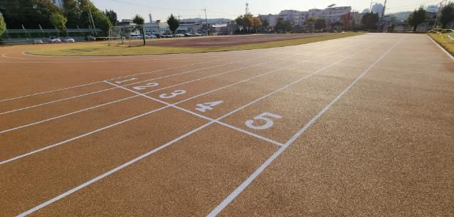 교체 작업이 끝난 당진초등학교 운동장 전경