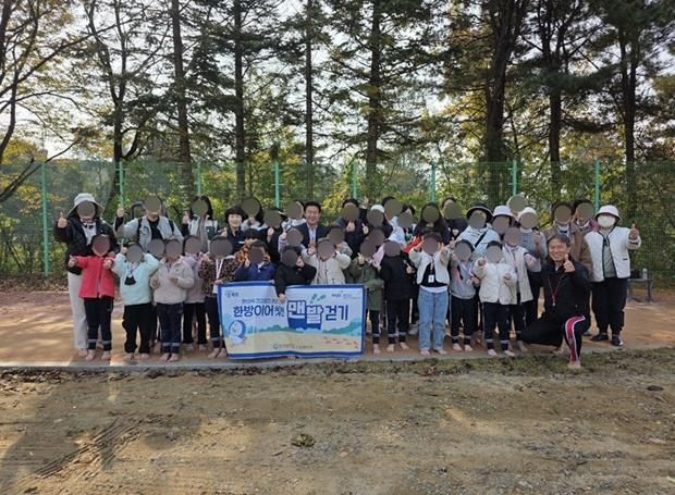 파주보건소, ‘2025 한의약 건강증진 맨발걷기 프로그램’ 성황리 종료