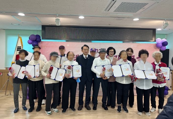 동구 치매안심센터, ‘기억생생교실&가족교실’ 수료식 개최