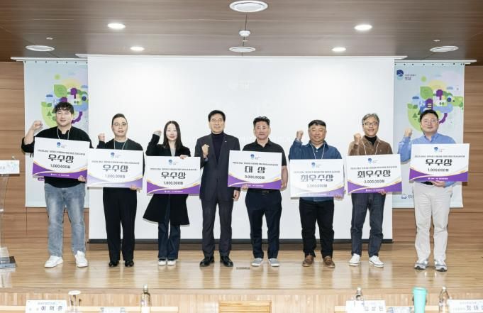 (왼쪽부터) 어썸랩 대표, 니즈 대표, 엘씨벤처스 최지수 대표, 성남산업진흥원 이의준 원장, 스트라티오 코리아 대표, 트라이매스 대표, 위제이 대표, 뮤토랩스 대표