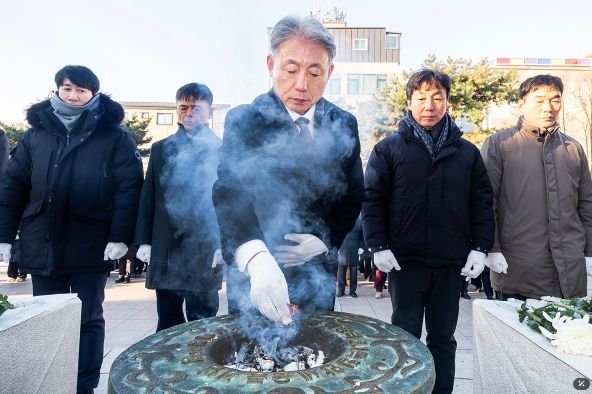 ‘3.1만세운동 기념탑’ 참배