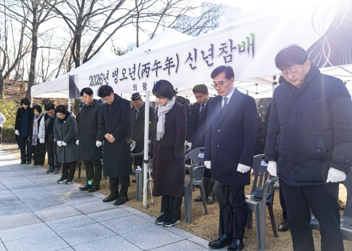 의왕시의회 2026년 병오년 신년맞아 현충탑 참배로 첫 의정활동 시작