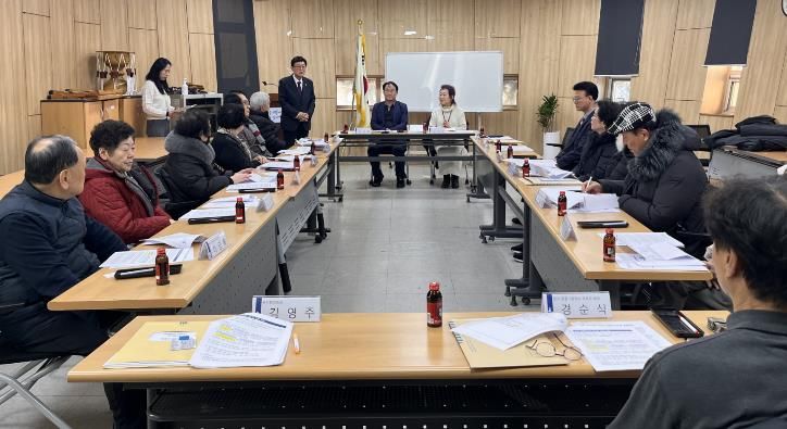 수원시 영통구 원천동, 경로당 맞춤 '바른 복지-건강소식지' 첫 배부