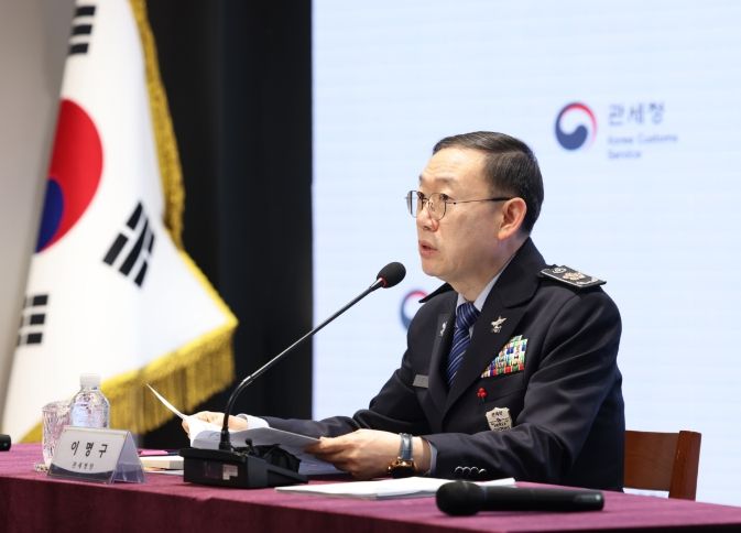이명구 관세청장이 21일 서울세관에서 2025년 마약밀수 단속 브리핑을 하고 있다.