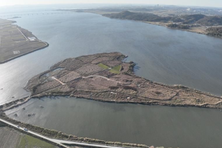 쌀조개섬에서 바라본 아산호 전경