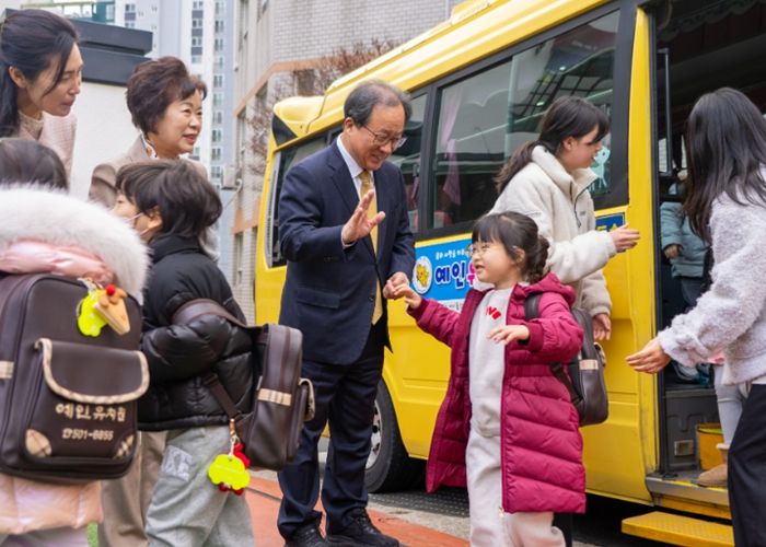 동래구 소재 유치원 아침 등교 맞이 모습(김석준 교육감)
