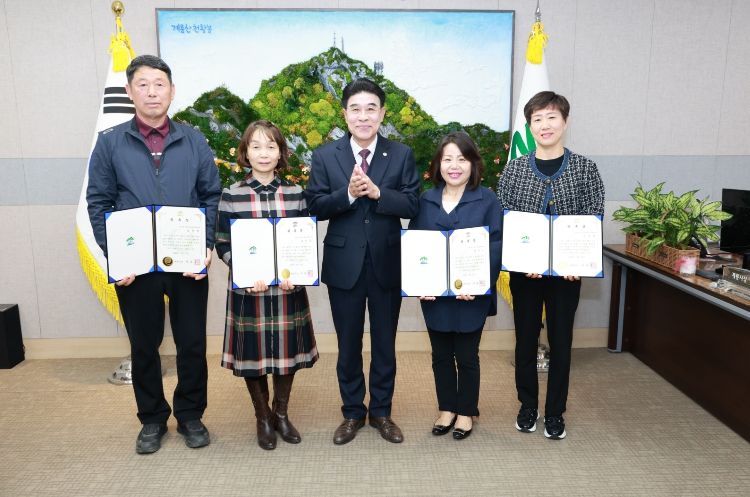 충남 계룡시는 17일 ‘제1기 통합지원협의체’ 위원 추가 위촉식을 개최하고 통합돌봄 민관 협력 체계를 강화했다.