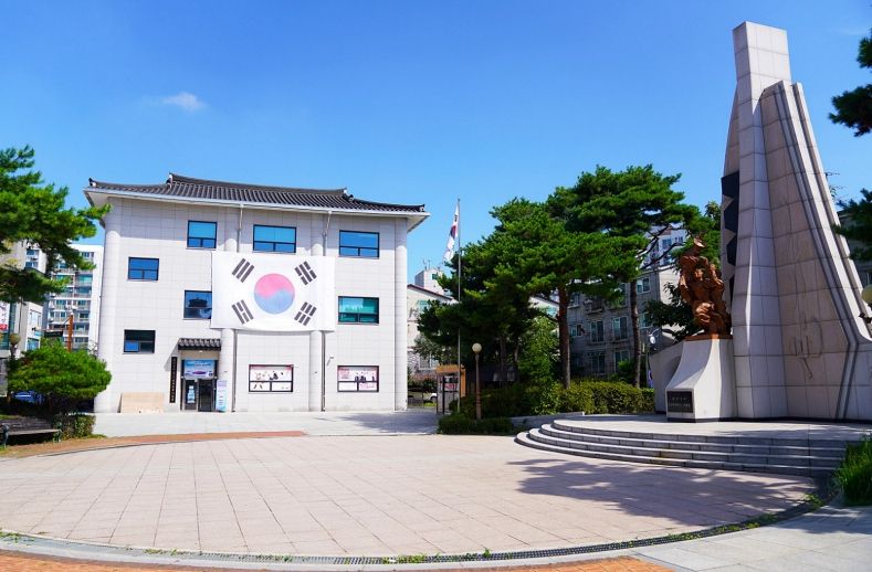 3·1만세운동 역사문화센터 및 황어광장 기념탑